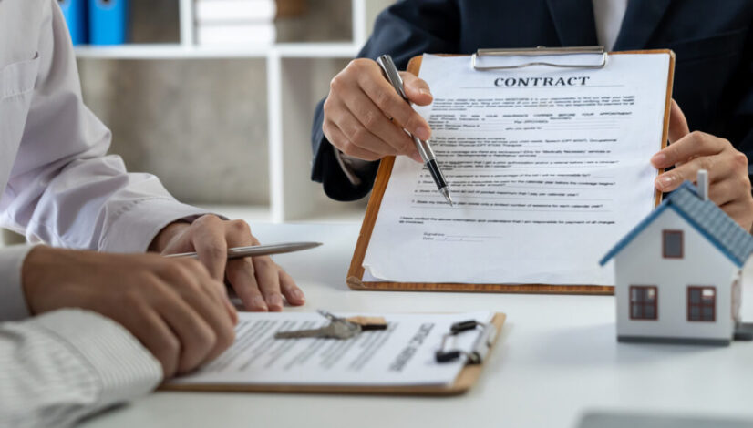 couple_signing_contract_insert_by_Bigstock